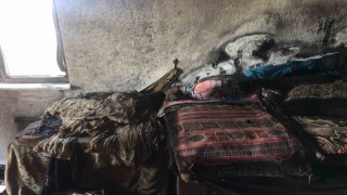 Manavgatta çıkan yangında ev kullanılmaz hale geldi