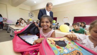 Mersinde 1. sınıf öğrencilerinin çanta sevinci