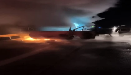 Mersinde seyir halindeki servis yandı