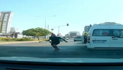 Minibüs şoföründen trafikte araç sürücüsüne halatlı saldırı