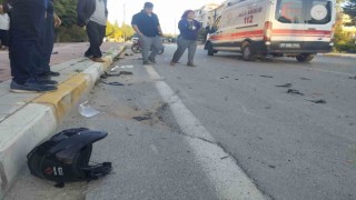 Minibüsle çarpışan motosikletin sürücüsü hayatını kaybetti