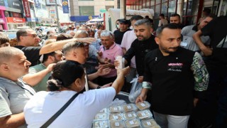 Narinin anısına helva ve döner dağıtımı izdihama dönüştü