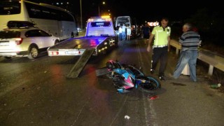 Önlem almadan duran tur minibüsü trafik kazasına neden oldu: 2 yaralı