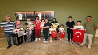 Paris 2024 Paralimpik Oyunlarında gümüş madalya kazanan Fatih Çelik, Adanada karşılandı