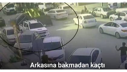 Park halindeki 4 araca çarpan iş makinesi operatörü, arkasına bakmadan kaçtı: O anlar kamerada