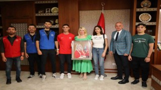 Rektör Özkan, olimpiyat madalyalı sporcuyu ağırladı
