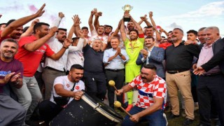 Seçer, 30 Ağustos Zafer Kupası Futbol Turnuvasının ödül törenine katıldı