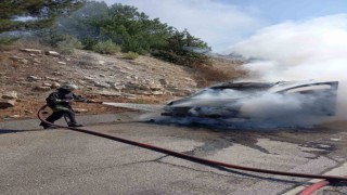 Seyir halindeki aracın motor kısmında yangın