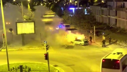 Seyir halindeki otomobil alevlere teslim oldu