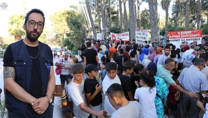 Sosyal medya fenomeninin binlerce takipçisine duyurarak düzenlediği mevlitte ikram izdihamı