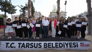 Tarsus Belediyesi kursiyerleri belgelerini aldı