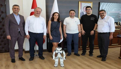 TÜBİTAK destekli robot projesi, Rektör Türkdoğana tanıtıldı
