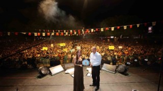 Ünlü sanatçı Simge, Silifke Uluslararası Müzik Festivalinde sahne aldı