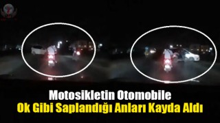 Video çekmek isterken motosikletin otomobile ok gibi saplandığı anları kayda aldı