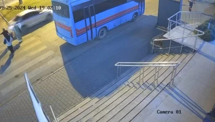 Yaya yolunda durması için el kaldırdığı aracın çarpması sonucu hayatını kaybetti