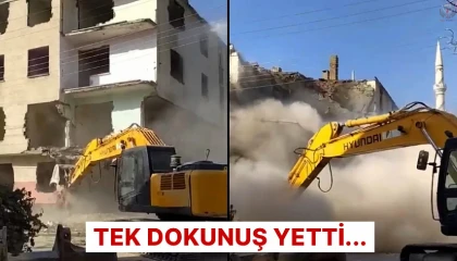 6 katlı bina, iş makinesinin dokunuşuyla yerle bir oldu