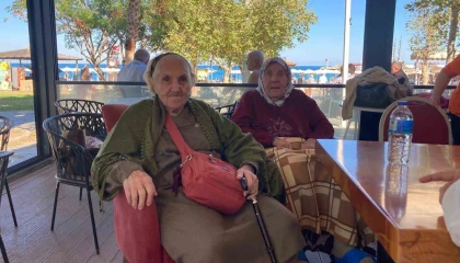 7 yıldır evden çıkmayan 91 yaşındaki vatandaş, aynı yaştaki çocukluk arkadaşı ile buluştu