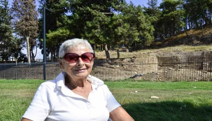 79 yaşındaki İtalyan arkeolog yıllarca kazı başkanlığı yaptığı Yumuktepeten kopamıyor