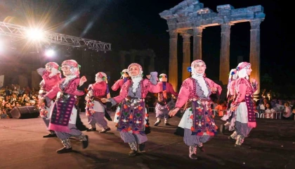 8. Uluslararası Halk Dansları Festivali başladı