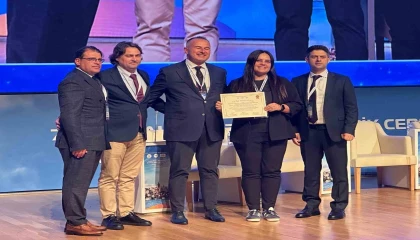 Akdeniz Üniversitesi Tıp Fakültesi Öğretim Üyelerine “En İyi Bildiri” ödülü