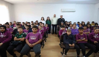 AKOM, okullarda afetlere karşı öğrencileri bilgilendiriyor