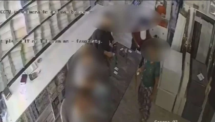 Alışveriş kartı dağıtarak 12 bin 500 vatandaşın kimlik bilgileriyle banka hesabı açan 8 kişi tutuklandı