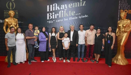 Altın Eller Ömer Özkan ve Özlenen Özkan, nakil hastaları ve kendilerinin anlatıldığı belgeseli izledi