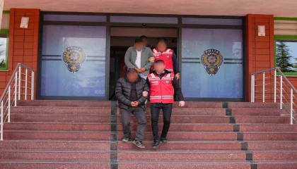 Altın kaplama bilezikleri gerçek sanarak çalan şahıslar tutuklandı
