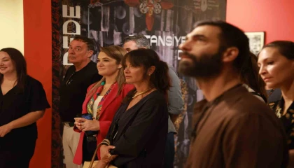 Altın Portakal jürisi Mercan Dedenin sergisini gezdi