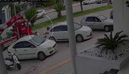 Anne ve oğlunun yaralandığı kaza kamerada