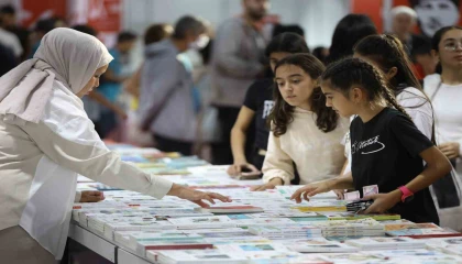 Antalya Kitap Fuarına ilk günden yoğun ilgi