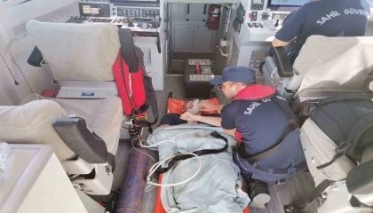 Antalyada ayağına deniz kestanesi batan yabancı uyruklu dalgıç kurtarıldı