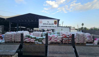 Antalyada bir tırda 17 ton sahte gübre ele geçirildi