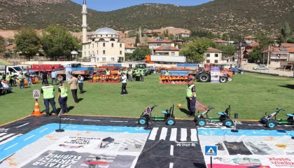 Antalyada Köy yolunda trafikte her şey yolunda etkinlikleri