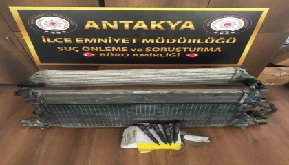 Aracın parçalarını çalan şahıs, çaldıklarıyla yakalandı