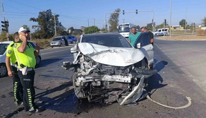 Arızalanan trafik ışıkları kazaya sebep oldu: 5i çocuk, 9 yaralı