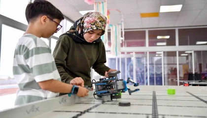 Bilim atölyelerinde geleceğin bilim insanları yetişiyor