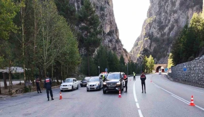 Burdurda toplam 101 yıl kesinleşmiş hapis cezasıyla aranan 19 şahıs yakalandı
