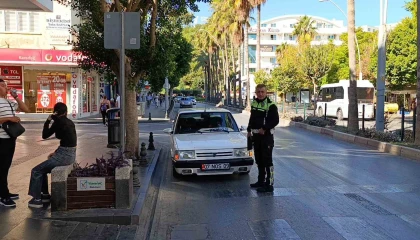 Caddeye park edip bankaya gitti, dönüşte 690 TL ceza yedi