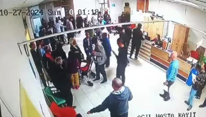 Depreme hastanede yakalanan vatandaşların kaçışması güvenlik kamerasında