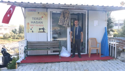 Depremzede terzi, hayat mücadelesini konteyner iş yerinde 5 çocuğunun geleceği için sürdürüyor