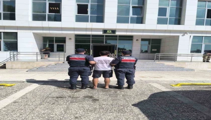 Firari hükümlü jandarmadan kaçamadı