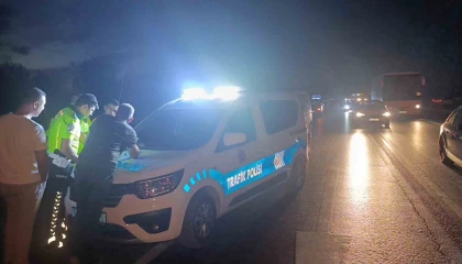 Hafif ticari araç ile motosiklet çarpıştı: 1 ağır yaralı