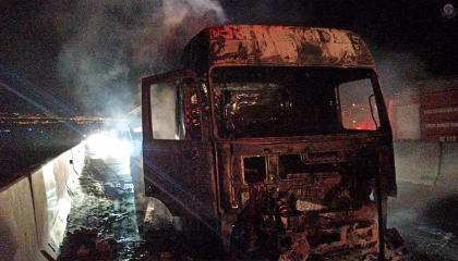 Hafriyat kamyonu alev alev yandı