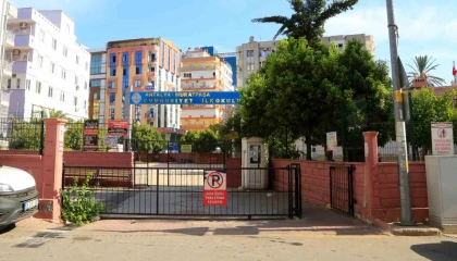 İlkokul öğrencilerinin gözü önünde uygunsuz hareketlere emniyetten anında müdahale