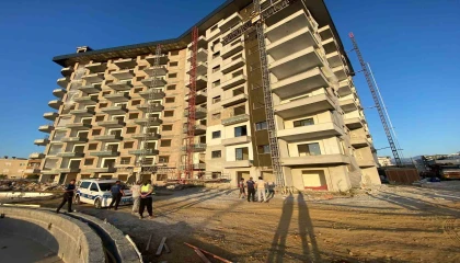 İnşaattan düşen işçi hayatını kaybetti