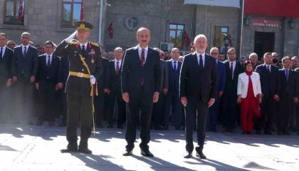 Ispartada Cumhuriyet Bayramı kutlamaları çelenk töreniyle başladı