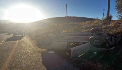 Ispartada otomobil takla attı: 3 yaralı