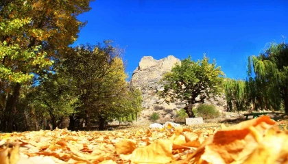 Kahramanmaraşta Hurman Kalesi sarıya büründü