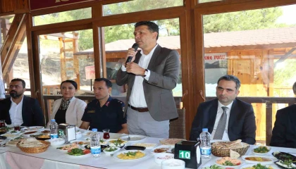 Kozanda muhtarlar ilçe yöneticileri ile bir araya geldi